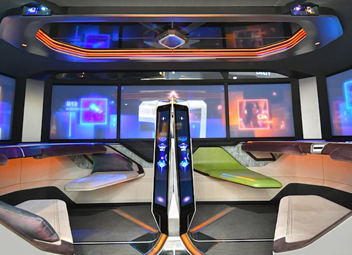 2021 Hyundai Mobis M.Vision X, 28-inch vertical cockpit controlled by VTouch